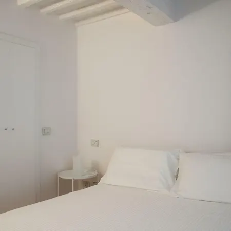 La Casa In Camollia アパート シエーナ